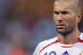 ayx·爱游戏电竞体育-洛杉矶湖人主帅放话：分区决赛四强战必胜达拉斯独行侠，爱德华兹冷笑回应